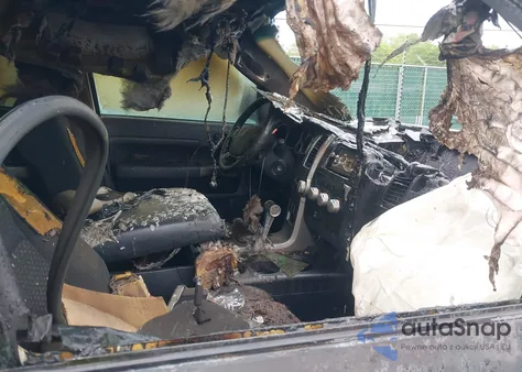 2010 Toyota Tundra Grade 5.7L V8 z USA, uszkodzony, nr VIN 5TFUY5F19AX118144